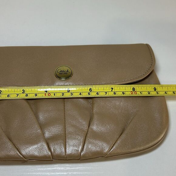 VTG COACH pleated brown leather Wristlet Clutch w/Logo Tap magnetic snap button - Picture 6 of 10